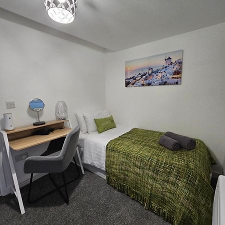 Luxury One Bedroom Maisonette With Extra Connected Bedroom In Stevenage Centre 외부 사진