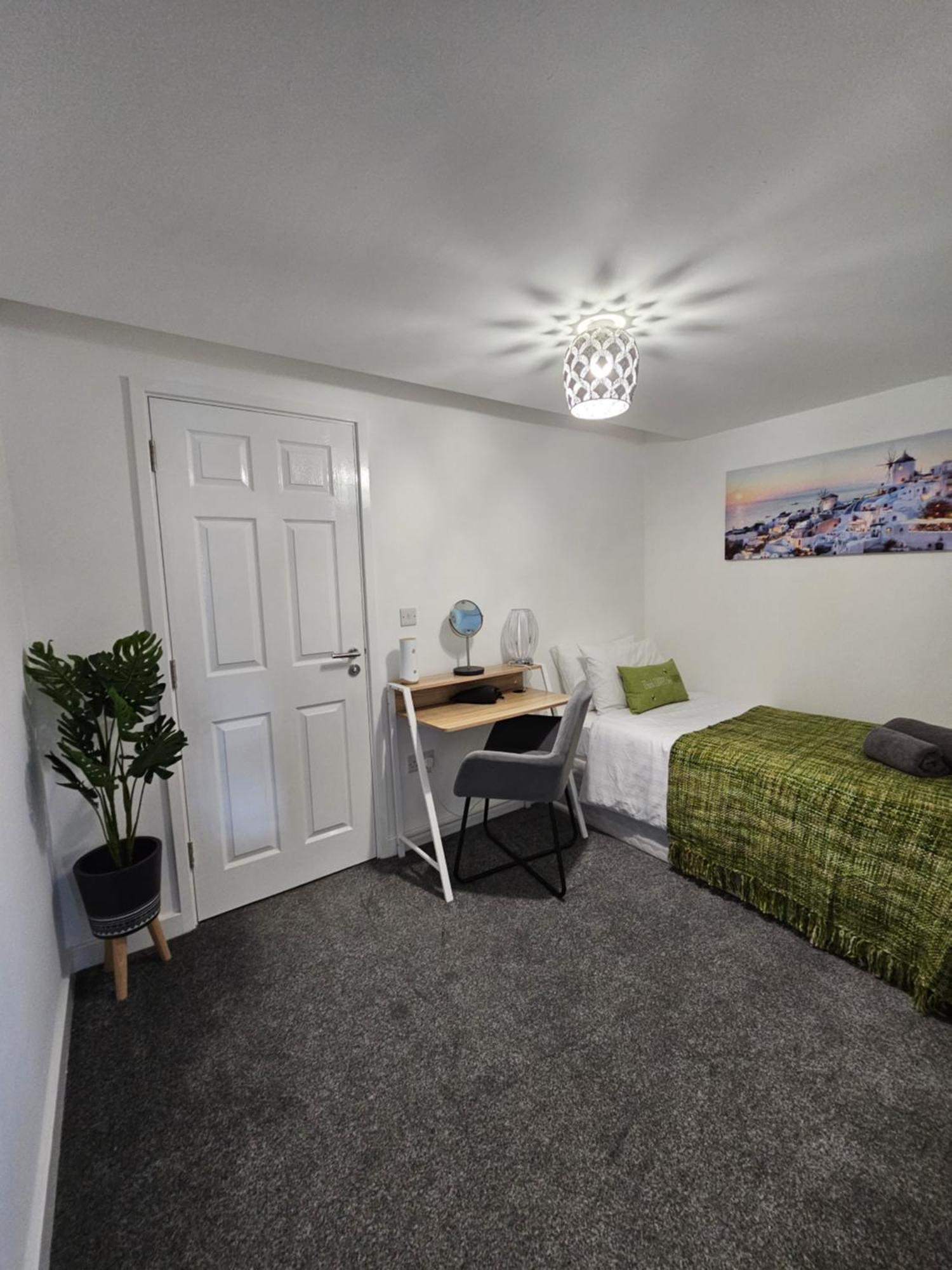 Luxury One Bedroom Maisonette With Extra Connected Bedroom In Stevenage Centre 외부 사진