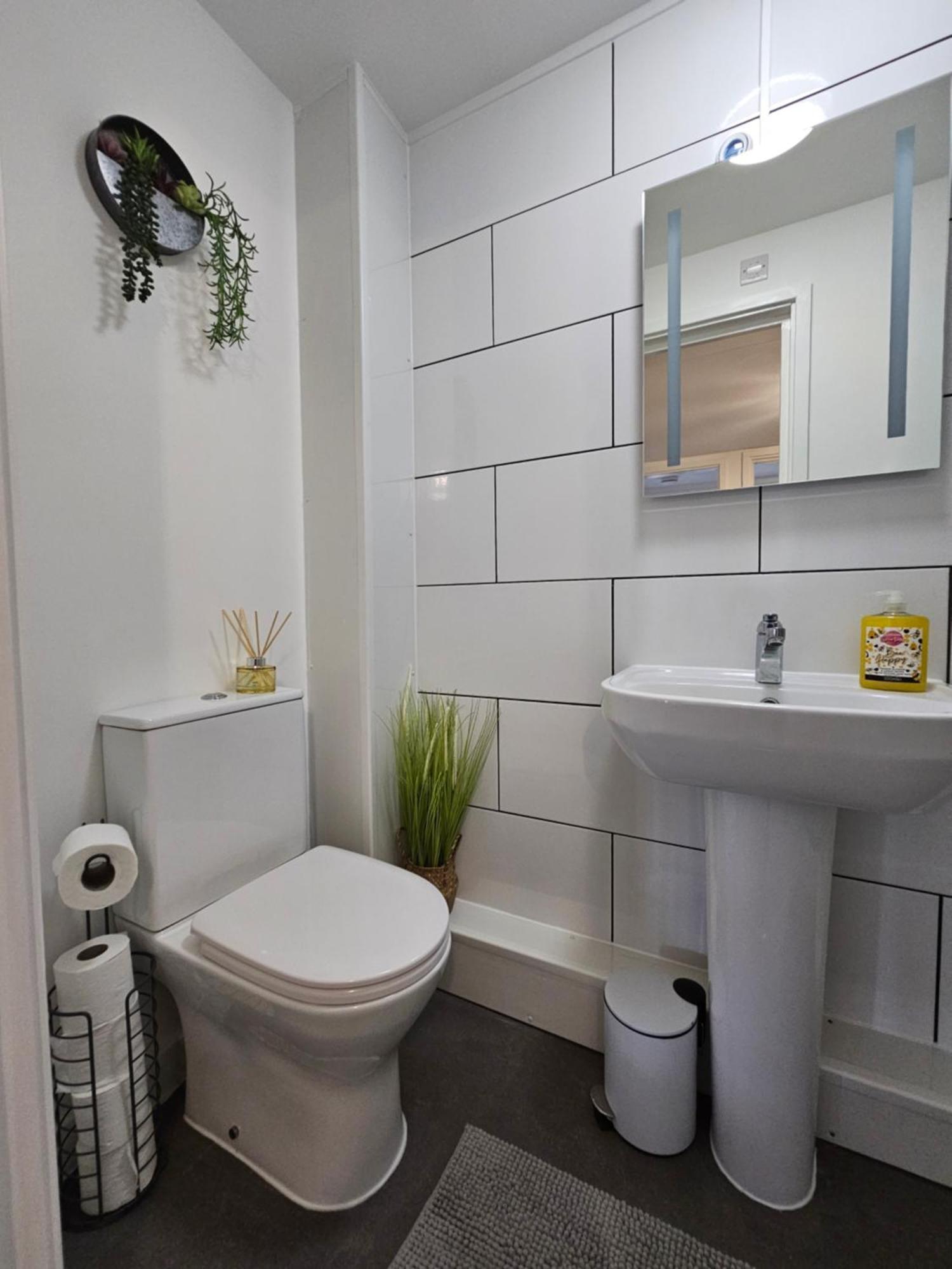 Luxury One Bedroom Maisonette With Extra Connected Bedroom In Stevenage Centre 외부 사진