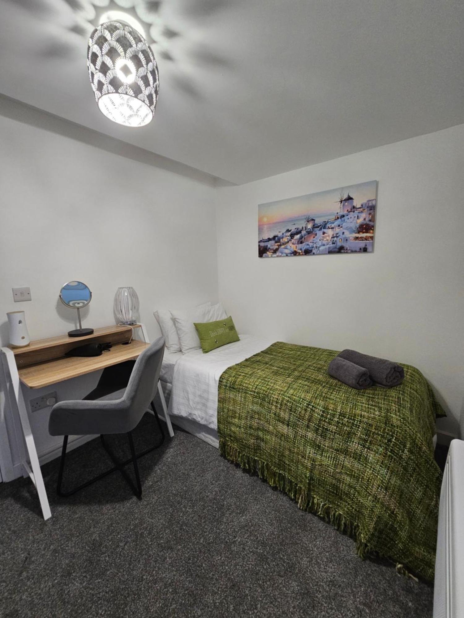 Luxury One Bedroom Maisonette With Extra Connected Bedroom In Stevenage Centre 외부 사진