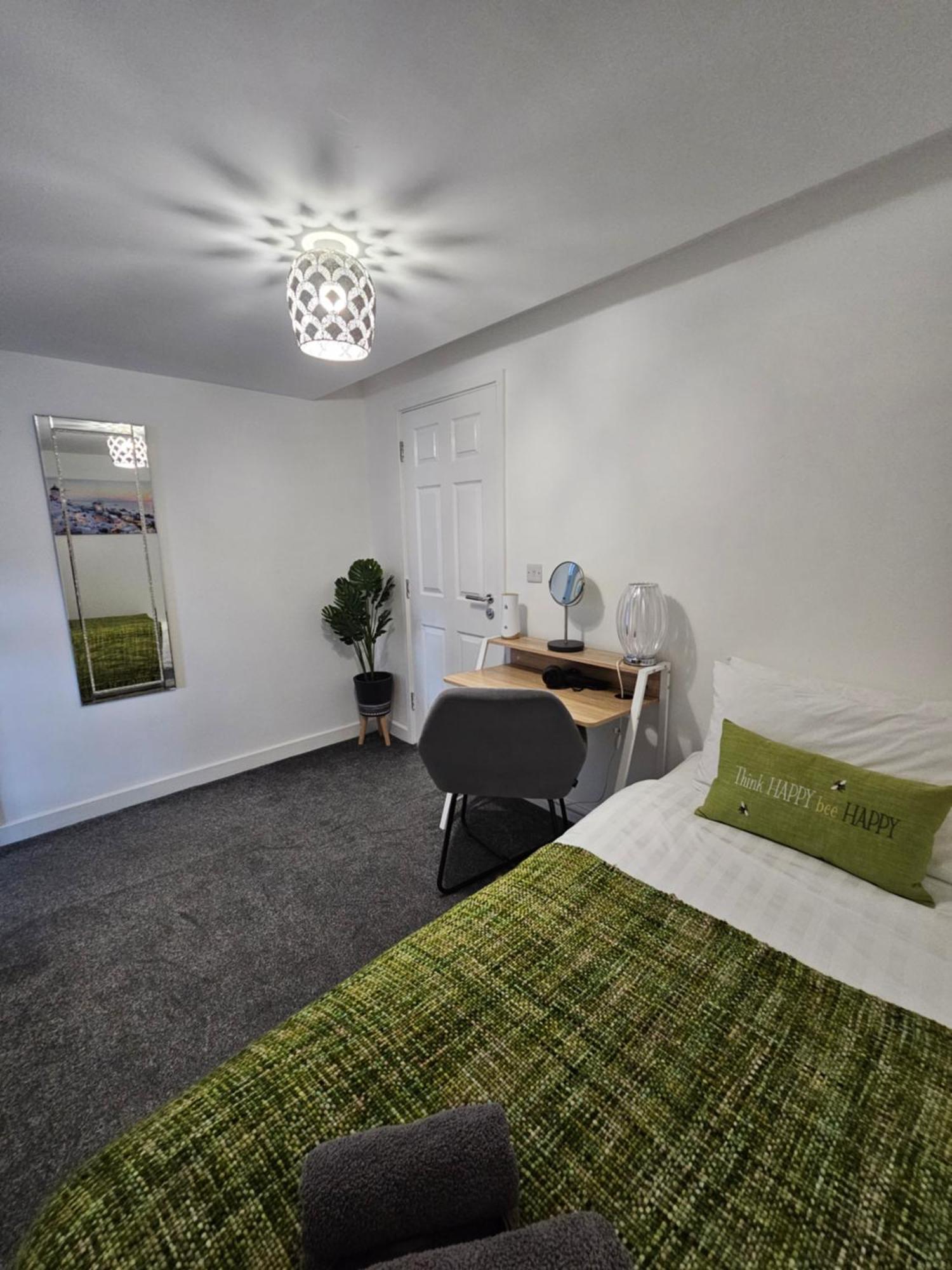 Luxury One Bedroom Maisonette With Extra Connected Bedroom In Stevenage Centre 외부 사진